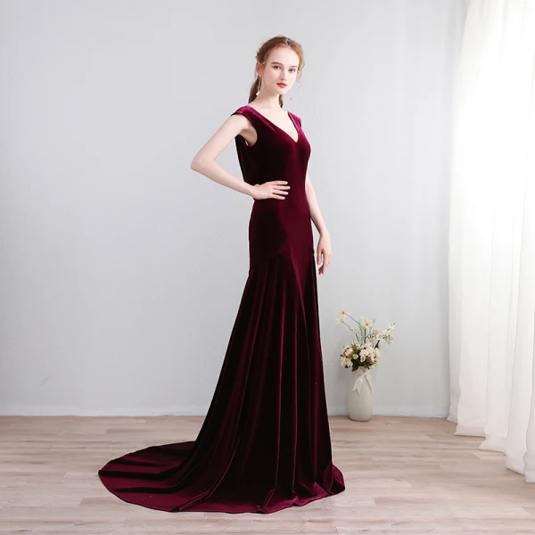 Modern / Fashion Burgundy Court Train Evening Dresses  2018 Charmeuse V-Neck A-Line / Princess Backless Evening Party Formal Dresses