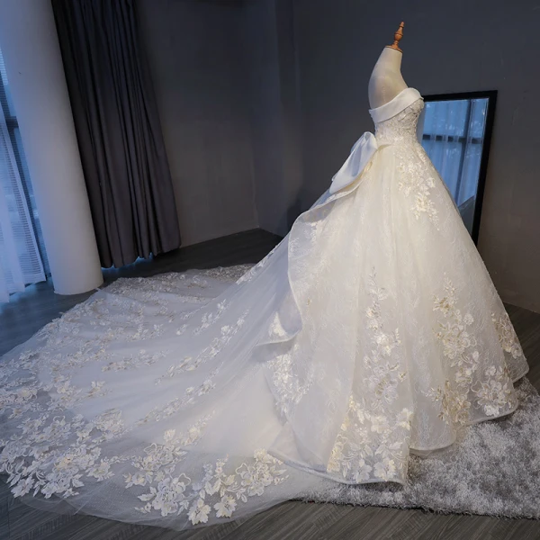 Luxe Blanche Cathedral Train Mariage 2018 Bretelles croisées Lacer Tulle Dos Nu Perlage Brodé Robe Boule Robe De Mariée