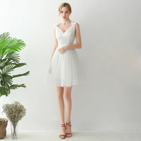 Sparkly White Graduation Dresses 2018 A-Line / Princess Tulle V-Neck Striped Backless Homecoming Formal Dresses Sparkly White Graduation Dresses 2018 A-Line / Princess Tulle V-Neck Striped Backless Homecoming Formal Dresses