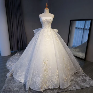 Luxe Blanche Cathedral Train Mariage 2018 Bretelles Croisées Lacer Tulle Dos Nu Perlage Brodé Robe Boule Robe De Mariée