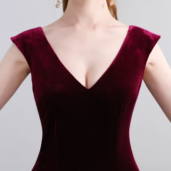 Modern / Fashion Burgundy Court Train Evening Dresses  2018 Charmeuse V-Neck A-Line / Princess Backless Evening Party Formal Dresses