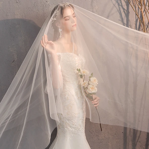 Amazing / Unique White Trumpet / Mermaid Wedding Dresses 2019 Lace Tulle Appliques Backless Embroidered Strapless Court Train Church Wedding