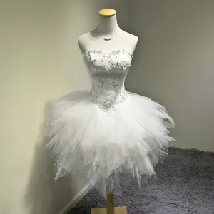 Chic Beautiful White Graduation Dresses 2018 A Line Princess Tulle Lace Backless Beading Homecoming Formal Dresses