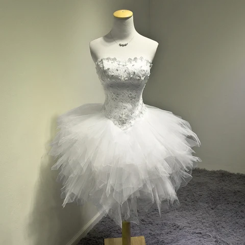 Piękne Białe Sukienki Na Studniówke 2018 Princessa Tiulowe Z Koronki Bez Pleców Frezowanie Homecoming Sukienki Wizytowe