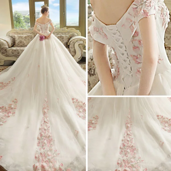 Schöne Ivory / Creme Brautkleider / Hochzeitskleider 2018 Ballkleid Off Shoulder Kurze Ärmel Rückenfreies Rosa Applikationen Spitze Kathedrale Schleppe Rüschen
