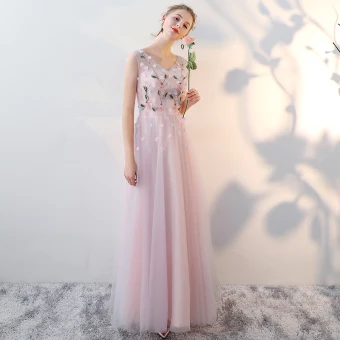 Chic Beautiful Blushing Pink Bridesmaid Dresses 2017 A Line Princess V Neck Sleeveless Appliques Flower Beading Floor Length Long Backless Wedding Party Dresses