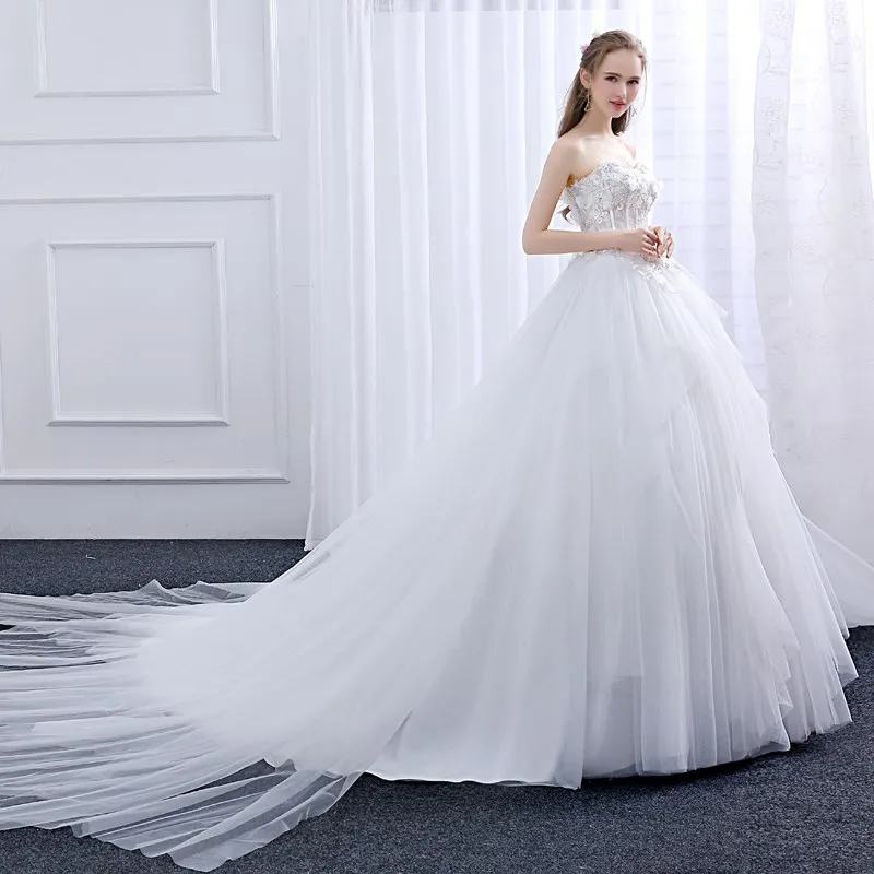 Enkel Hvit Brudekjoler 2018 Ballkjole Kjæreste Uten Ermer Ryggløse Appliques Blonder Beading Perle Chapel Train Buste