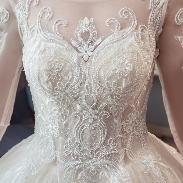 Élégant Ivoire Robe De Mariée 2018 Robe Boule Encolure Dégagée Manches Longues Dos Nu Appliques Percé En Dentelle Longue Volants