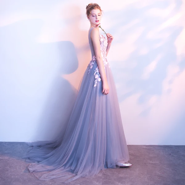 Chic / Beautiful Silver Evening Dresses 2017 A-Line / Princess Pierced V-Neck Sleeveless Appliques Flower Pearl Court Train Backless Formal Dresses