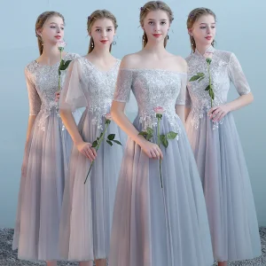 Elegante Grau Brautjungfernkleider 2018 A Linie Applikationen Spitze Wadenlang Rüschen Rückenfreies Kleider Für Hochzeit