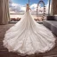Élégant Ivoire Transparentes Robe De Mariée 2018 Robe Boule Encolure Dégagée 3/4 Manches Dos Nu Appliques Percé En Dentelle Royal Train Volants