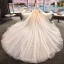 Moderne / Mode Champagne Robe De Mariée 2018 Robe Boule De l'épaule Manches Courtes Dos Nu Appliques En Dentelle Perle Royal Train Volants