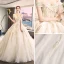 Moderne / Mode Champagne Robe De Mariée 2018 Robe Boule De l'épaule Manches Courtes Dos Nu Appliques En Dentelle Perle Royal Train Volants