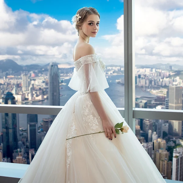 Elegante Ivory / Creme Brautkleider 2018 Ballkleid Off Shoulder 1/2 Ärmel Rückenfreies Perlenstickerei Pailletten Applikationen Mit Spitze Kathedrale Schleppe Rüschen