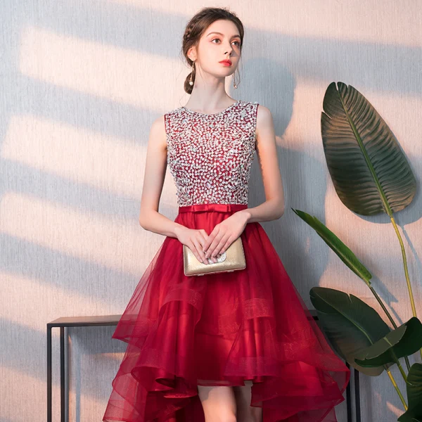Abordable Rouge Robe De Cocktail 2018 Princesse Encolure Dégagée Sans Manches Perlage Paillettes Noeud Ceinture Asymétrique Volants Robe De Ceremonie