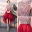 Abordable Rouge Robe De Cocktail 2018 Princesse Encolure Dégagée Sans Manches Perlage Paillettes Noeud Ceinture Asymétrique Volants Robe De Ceremonie