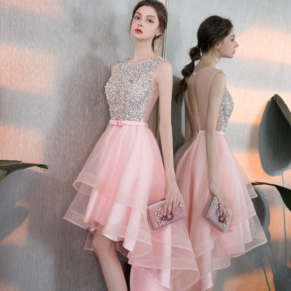 Abordable Rougissant Rose Robe De Cocktail 2018 Princesse Encolure Dégagée Sans Manches Perlage Paillettes Noeud Ceinture Asymétrique Volants Dos Nu Robe De Ceremonie