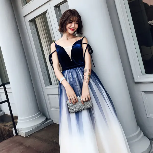 Modern / Fashion Burgundy Evening Dresses  2018 A-Line / Princess Spaghetti Straps V-Neck Sleeveless Sash Floor-Length / Long Ruffle Backless Formal Dresses