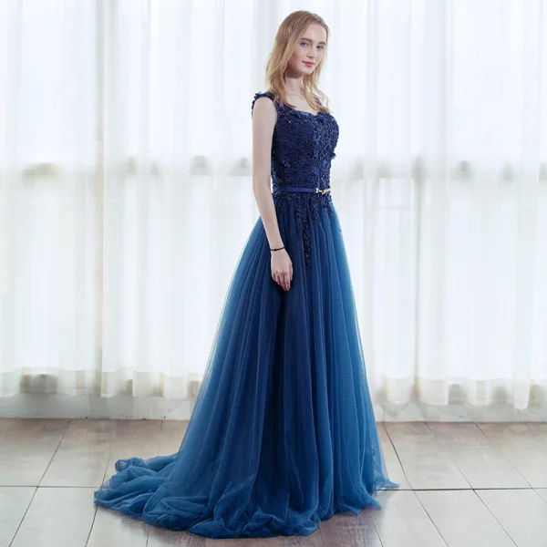 Élégant Bleu D'encre Robe De Bal 2017 Princesse Encolure Dégagée Sans Manches Appliques En Dentelle Perlage Métal Ceinture Train De Balayage Volants Dos Nu Robe De Ceremonie