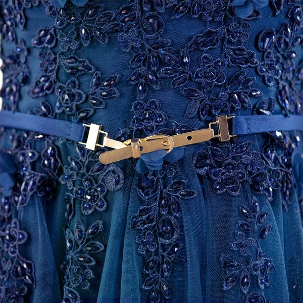 Élégant Bleu D'encre Robe De Bal 2017 Princesse Encolure Dégagée Sans Manches Appliques En Dentelle Perlage Métal Ceinture Train De Balayage Volants Dos Nu Robe De Ceremonie