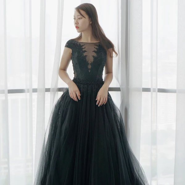 Élégant Noire Transparentes Robe De Soirée 2018 Princesse Encolure Carrée Mancherons Appliques En Dentelle Perlage Ceinture Train De Balayage Volants Robe De Ceremonie