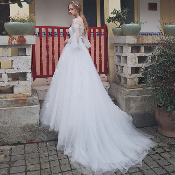 Abordable Champagne Robe De Mariée 2018 Princesse De l'épaule 3/4 Manches Dos Nu Appliques En Dentelle Tribunal Train Volants