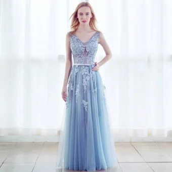 Chic Belle Bleu Ciel Robe De Bal 2017 Princesse Percé V Cou Sans Manches Appliques En Dentelle Faux Diamant Noeud Ceinture Longue Dos Nu Robe De Ceremonie