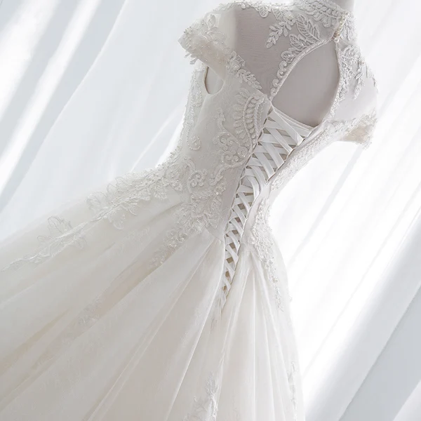Chinese style Ivory Wedding Dresses 2018 Ball Gown High Neck Cap Sleeves Backless Appliques Lace Pearl Beading Cathedral Train Ruffle
