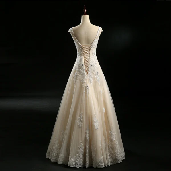 Chic / Belle Champagne Robe De Mariée 2018 Princesse Transparentes Encolure Dégagée Sans Manches Dos Nu Appliques En Dentelle Perlage Faux Diamant Longue Volants