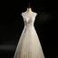 Chic / Belle Champagne Robe De Mariée 2018 Princesse Transparentes Encolure Dégagée Sans Manches Dos Nu Appliques En Dentelle Perlage Faux Diamant Longue Volants
