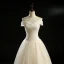 Classique Champagne Robe De Mariée 2018 Princesse De l'épaule Manches Courtes Dos Nu Appliques En Dentelle Glitter Tulle Paillettes Perlage Longue Volants