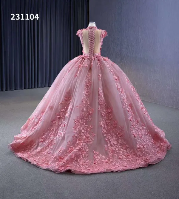 Conte de fée Rougissant Rose Col Haut Robe Boule Robe De Bal 2023 Mancherons Bretelles croisées Train De Balayage Quinceañera Robe De Cérémonie