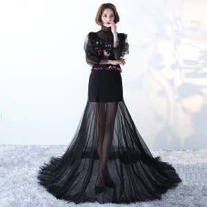 Unique Noire Robe De Soirée 2017 Princesse Col Haut Manches Longues Brodé Chapel Train Percé Robe De Ceremonie