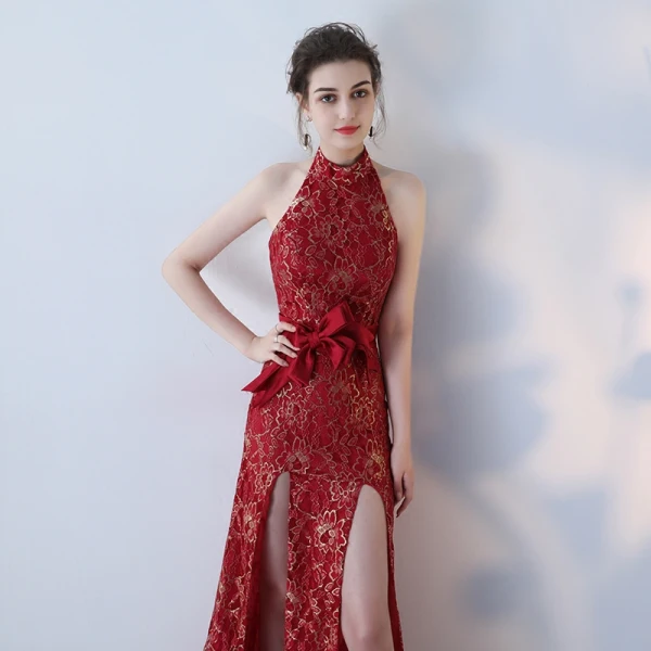 Moderne / Mode Doré Rouge Robe De Soirée 2017 Trompette / Sirène Titulaire Sans Manches Noeud Ceinture Fendue devant Train De Balayage Dos Nu Robe De Ceremonie