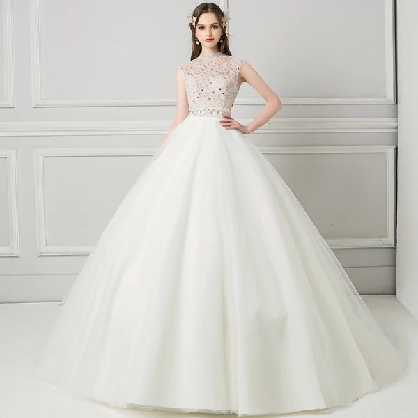 Schöne Ivory / Creme Durchsichtige Brautkleider 2018 Ballkleid Stehkragen Ärmellos Rückenfreies Perlenstickerei Perle Strass Rüschen Hof-Schleppe