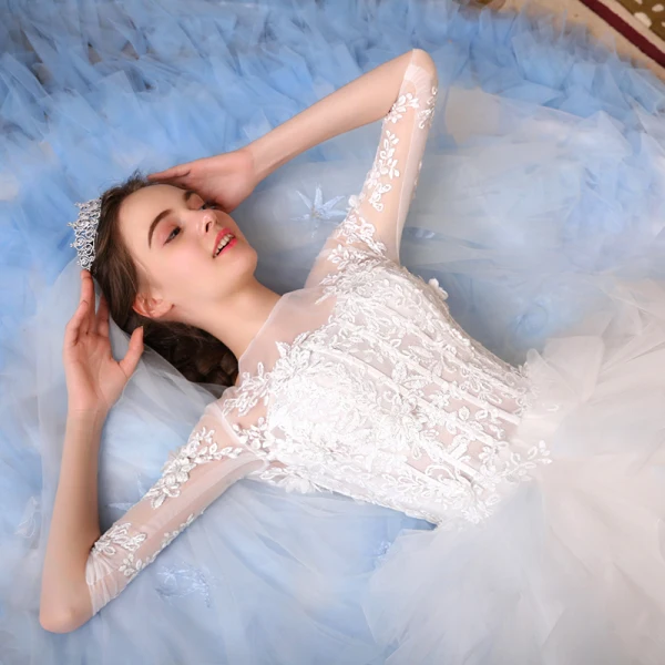 Stunning White Gradient-Color Sky Blue Pierced Wedding Dresses 2017 Ball Gown Scoop Neck 3/4 Sleeve Appliques Lace Cathedral Train