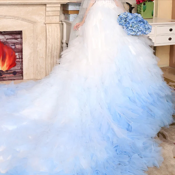 Stunning White Gradient-Color Sky Blue Pierced Wedding Dresses 2017 Ball Gown Scoop Neck