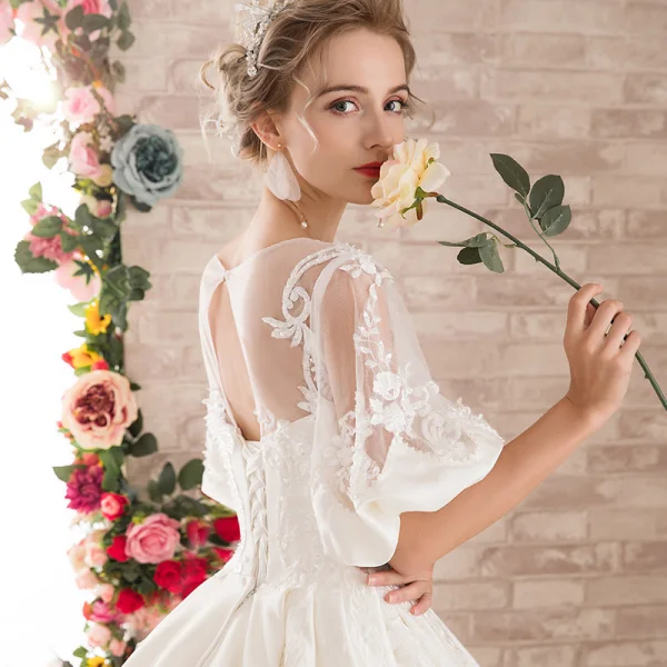 Stunning White Pierced Wedding Dresses 2018 Ball Gown V-Neck 1/2 Sleeves Backless Appliques Lace Beading Royal Train