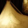 Lyx Vita Korsett Bröllopsklänningar 2017 Prinsessa Älskling Ärmlös Halterneck Rhinestone Kristall Cathedral Train