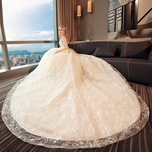 Chic / Belle Ivoire Percé Robe De Mariée 2017 Robe Boule Encolure Dégagée Manches Longues Dos Nu Étoile Cathedral Train