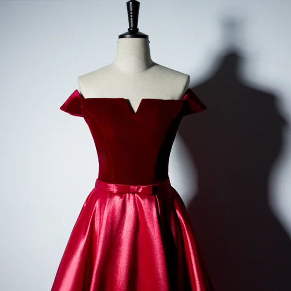 Modest / Simple Burgundy Evening Dresses 2017 A-Line / Princess V-Neck Off-The-Shoulder Short Sleeve Floor-Length / Long Backless Formal Dresses