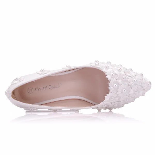 Chic / Belle Blanche Perle En Dentelle Fleur Plate Chaussure De Mariée 2022 Mariage Talons À Bout Pointu Chaussure De Mariée