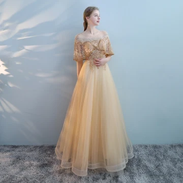 Charmig Guld Genomskinliga Balklänningar 2018 Prinsessa Urringning Korta Ärm Pärla Beading Rhinestone Långa Ruffle Halterneck Formella Klänningar