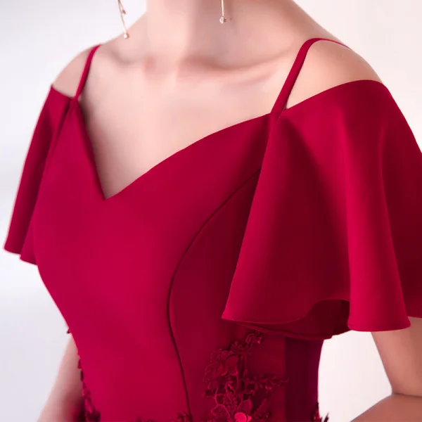 Charmant Bordeaux Robe De Soirée 2018 Princesse Bretelles Spaghetti Bustier Manches Courtes Appliques En Dentelle Paillettes Tribunal Train Volants Dos Nu Robe De Ceremonie