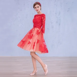 Fine Rød Homecoming Graduation Kjoler 2017 Prinsesse Langermede Scoop Halsen Appliques Blonder Sløyfe Sash Knelengde Ryggløse Formelle Kjoler