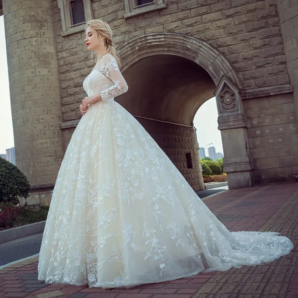 Stunning Champagne Pierced Wedding Dresses 2017 Ball Gown Scoop Neck Long Sleeve Backless Appliques Lace Chapel Train