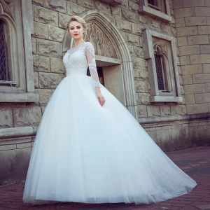 Chic Belle Blanche Percé Robe De Mariée 2017 Robe Boule Encolure Dégagée Manches Longues Appliques En Dentelle Tribunal Train