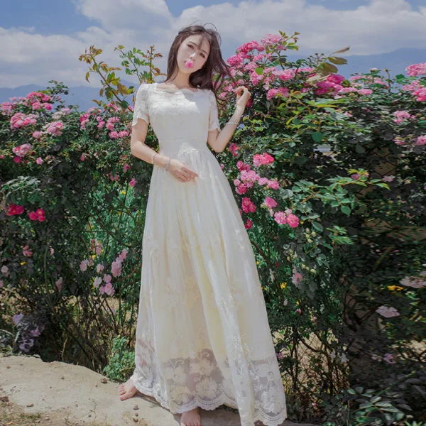 Élégant Ivoire Été Plage Robes longues 2018 Princesse Encolure Dégagée Manches Courtes Appliques Percé En Dentelle Longueur Cheville Volants Vêtements Femme