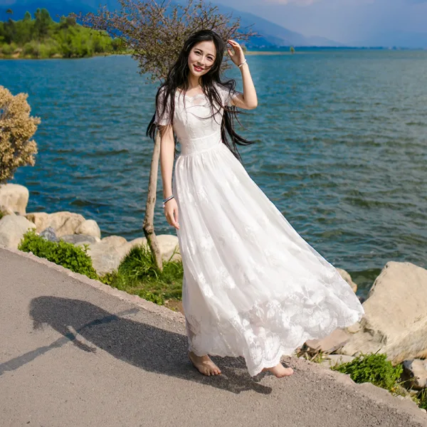 Élégant Ivoire Été Plage Robes longues 2018 Princesse Encolure Dégagée Manches Courtes Appliques Percé En Dentelle Longueur Cheville Volants Vêtements Femme