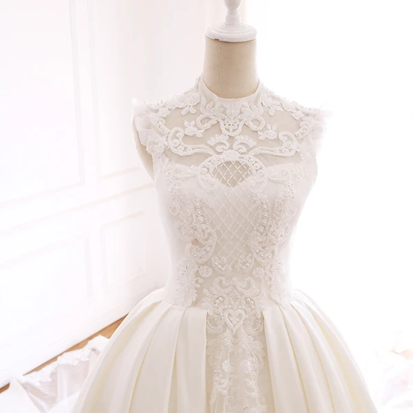 Vintage / Retro Ivory Wedding Dresses 2018 Ball Gown High Neck Sleeveless Appliques Pierced Lace Beading Pearl Cathedral Train Ruffle